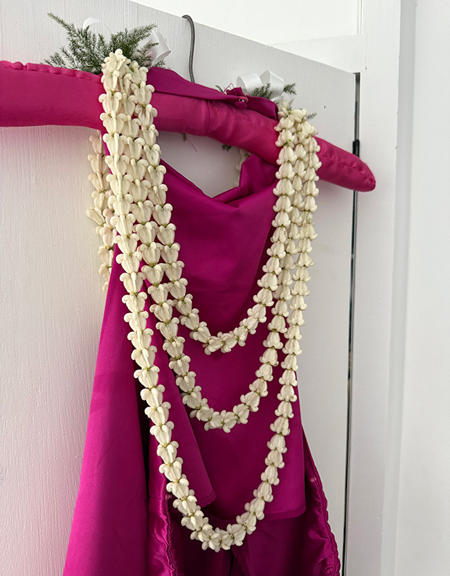Cascading Bridal Lei - Image 4
